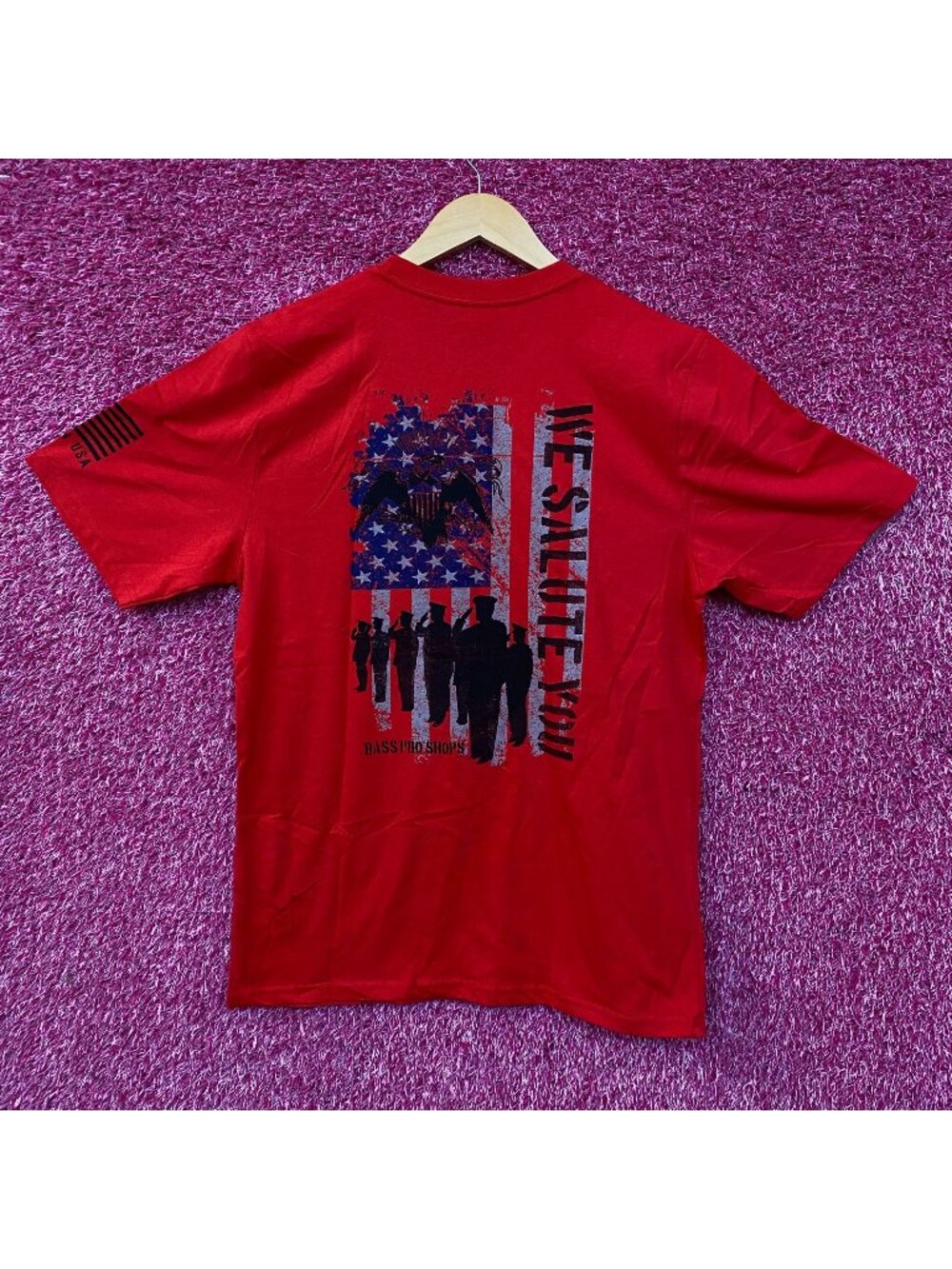 Bass Pro Shops "We Salute You" Graphic T-Shirt Medium